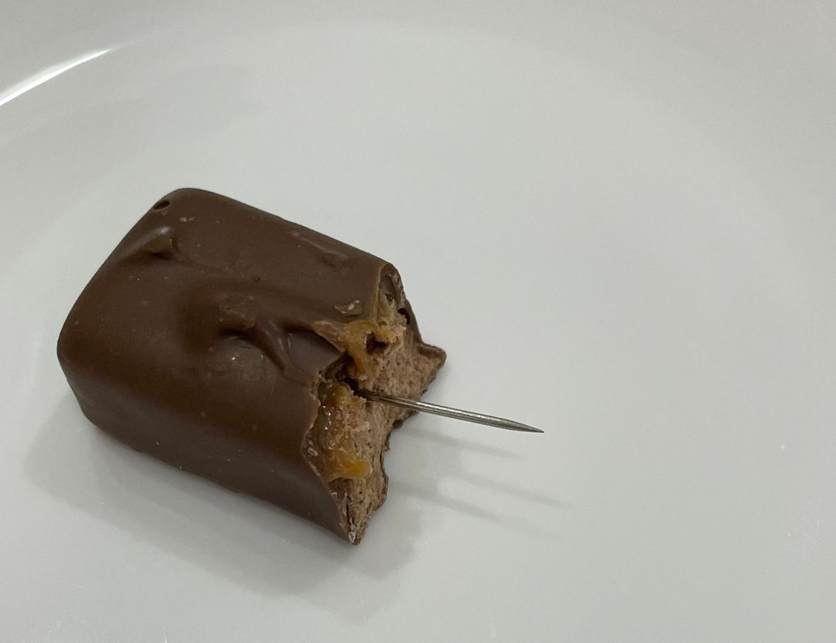 Калужская полиция ведет проверку из за иглы в шоколадном батончике kaluganews ru fn 1760292 html После того как калужанка обнаружила иглу в шоколадном батончике Марс купленном в Магните на Московской 176 4 по факту этого инцидента правоохранительными органами начата проверка Прислать новость Подписаться