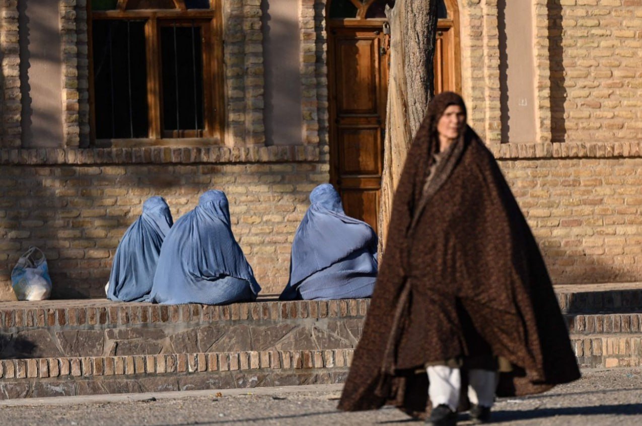 Талибы приняли новый Уголовно процессуальный кодекс Афганистана Правозащитники отмечают что в нем нет презумпции невиновности а за петушиные бои наказывают строже чем за избиение жены   repost uz bez ravenstva pered zakonom Подписывайтесь на Repost