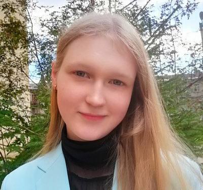 Пропавшую 21 летнюю Дарину Бойкову ищут уже почти неделю К её исчезновению могут быть причастны мошенники Она ушла из дома в Пикалёво 24 октября и перестала выходить на связь По версии матери девушка могла сбежать к другому парню но позже начали поступать звонки с угрозами и требованиями денег Волонтеры предполагают что к её исчезновению могут быть причастны мошенники GradSPb   Места СПб TodaySPb   Новости СПб