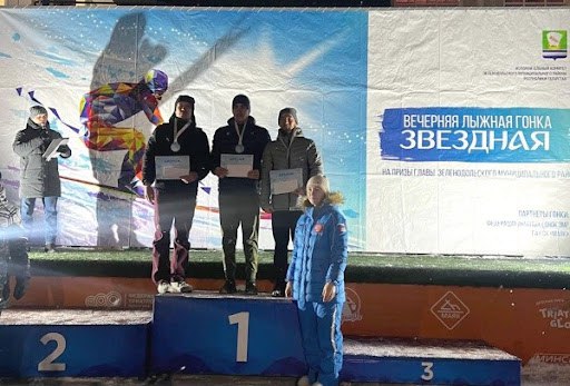 Лыжник Тигран Арутюнян победил в чемпионате Марий Эл по лыжным гонкам  В городе Волжск прошел первый этап чемпионата Марий Эл по лыжным гонкам.   Этап включал спринтерские гонки классическим стилем и гонки с раздельного старта свободным ходом на 10 и 15 километров. В мужском спринте победил действующий чемпион ПФО Тигран Арутюнян. Тигран стал победителем 10-километровой вечерней «Звездной гонки», где на секунду обыграл двукратного призера Олимпийских игр 2018 года и вице-чемпиона мира Андрея Ларькова.  В турнире приняли участие лучшие спортсмены республики.     • Дзен • Сайт • TikTok • Facebook • Instagram • YouTube • X/twitter