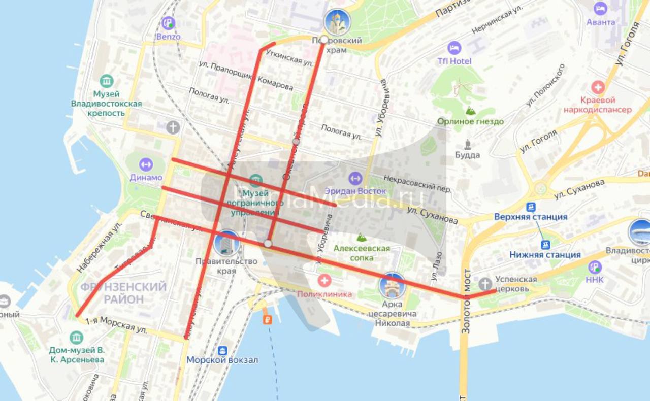 Во Владивостоке самокатам запретят ездить по ночам только в центре города Соответствующее постановление опубликовала администрация Владивостока Ранее глава города Константин Шестаков сообщил что во Владивостоке запретят передвижение прокатных электросамокатов в вечернее время по всему городу Однако новое постановление смягчило указ Теперь любителям езды на самокате запретят ездить с 22 00 до 07 00 только в центре города Под ограничения попали следующие улицы Улица Семёновская от пересечения с ул Пограничной до пересечения с ул Уборевича Улица Адмирала Фокина от стадиона Динамо до пересечения с ул Уборевича Улица Светланская от пересечения с ул Пограничной до пересечения с ул Корабельная Набережная в районе Светланской 66 Улица Алеутская от пересечения с ул Уткинской до пересечения с ул 1 я Морская Улица Тигровая от пересечения с ул Светланской до пересечения с ул 1 я Морская Океанский проспект от пересечения с ул Светланской до пересечения с ул Октябрьской Фото Яндекс Карты 12 PrimaMedia Прислать новость