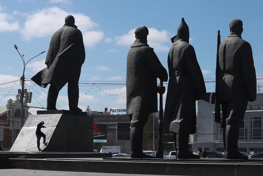 В Новосибирске объявлен тендер на право произвести актуализацию дизайн-проекта пешеходной зоны ул. Ленина в центре города. Начальная цена установлена в размере 9,7 млн руб. Общая площадь учета концепции — 30,9 га с границами работ от площади им. Ленина до проспекта Димитрова и учетом примыкающих улиц. Дизайн-проект подрядчик подготовит к концу 2025 года. Алексей Танюшин, Коммерсантъ Подписывайтесь на «Ъ-Сибирь»