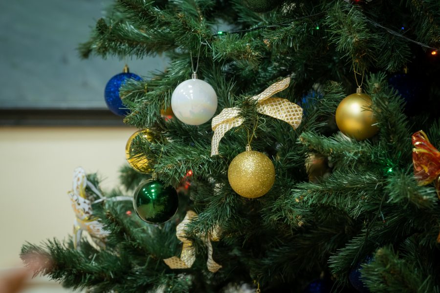 Сотрудники Бунинки смастерили новогодние игрушки С 15 декабря 2025 г по 15 января 2026 г в зале периодики Орловской областной библиотеки им И А Бунина будет открыта выставка Новый год к нам мчится на которой представлены новогодние игрушки сделанные руками сотрудников Бунинки   www infoorel ru news sotrudniki buninki smasterili novogodnie igrushki html