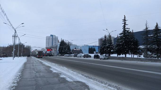 В Барнауле открыли движение по площади Сахарова  Закончен демонтаж новогоднего городка, очищены проезжие части пр-кта Социалистического, от улицы Молодежной до улицы Мерзликина.