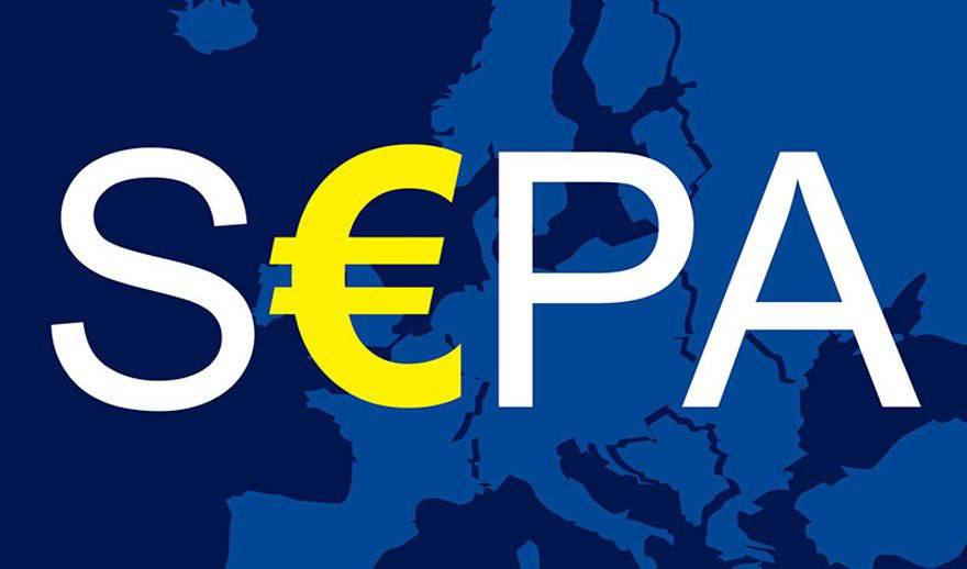 Молдова официально подключилась к европейской системе платежей SEPA Она объединяет 41 страну и позволяет делать переводы в евро быстро безопасно и почти бесплатно Глава Нацбанка Анка Драгу назвала событие историческим моментом для финансовой системы страны и подчеркнула что теперь европейские стандарты напрямую будут ощущаться в жизни людей и бизнеса Что изменится для граждан и бизнеса  Переводы из Европы домой станут быстрее и дешевле если раньше комиссия могла доходить до 200 евро то теперь она сравнима с тарифами внутри ЕС всего несколько евро или вовсе бесплатно  Для компаний исчезнут административные барьеры Поскольку больше 60 молдавского экспорта идет в ЕС сокращение расходов на платежи делает бизнес конкурентнее  На макроуровне страна сэкономит около 20 млн евро в год эти деньги останутся внутри страны для инвестиций и рабочих мест В 2024 году между Молдовой и странами SEPA прошло почти 830 тысяч платежей на сумму 11 8 млрд евро или на 45 млн евро в день Теперь эти потоки будут управляться по европейским правилам В системе уже участвуют 8 молдавских банков maib Victoriabank OTP Bank Moldindconbank FinComBank ProCredit Bank Eximbank и Energbank К ним со временем присоединятся и другие финансовые игроки Важно условия переводов зависят от конкретного банка Подпишитесь на Glossa