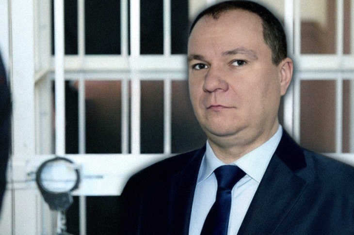 Особняк вместо домов для сирот Экс глава Еланского района Литвинов идет под суд Прокуратура Волгоградской области направила в суд уголовное дело в отношении экс главы Еланского района Дмитрия Литвинова По данным надзорного ведомства бывший чиновник обвиняется по двум статьям уголовного кодекса о взяточничестве и злоупотреблении должностными полномочиями Преступления по версии следствия были совершены при приемке домов для детей сирот а сам Литвинов получил уютный особнячок по итогам сделки с приятелем бизнесменом Подробнее