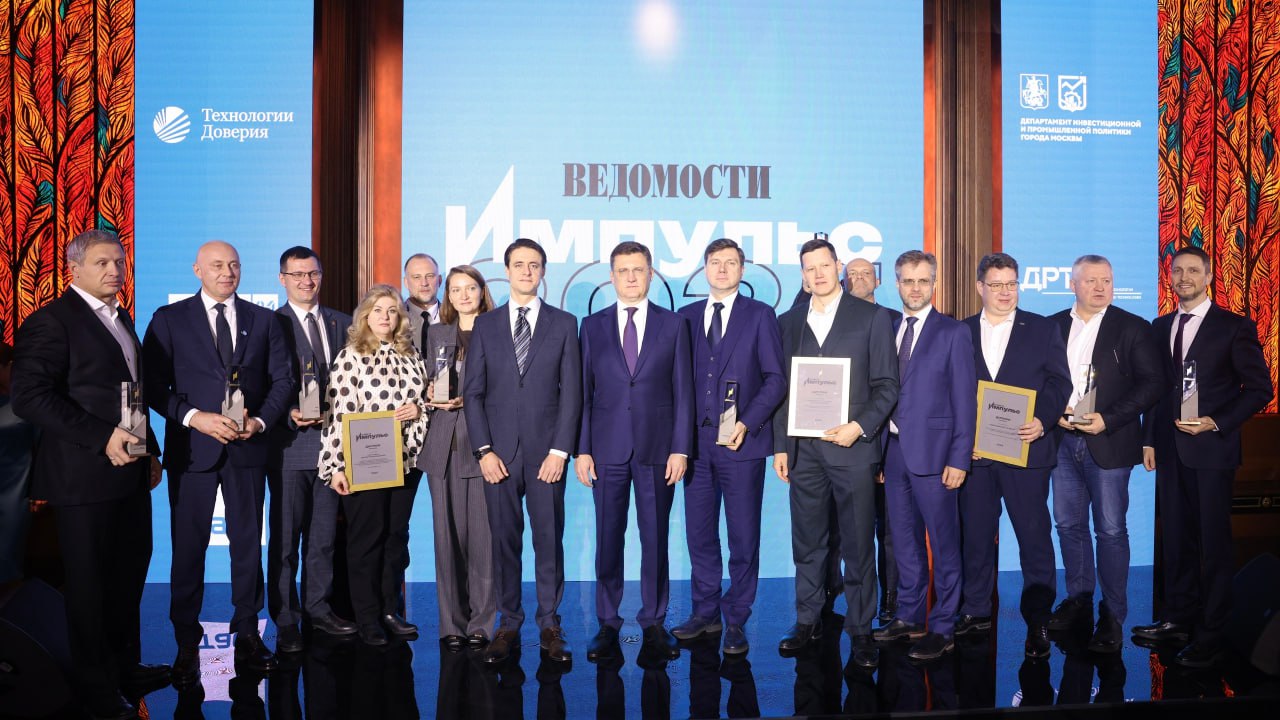 Вице премьер Александр Новак вручил награду проекту межуниверситетского кампуса Челябинской области 5 декабря в Москве на III ежегодной церемонии вручения премии Ведомости Импульс были названы лучшие инвестиционные проекты и управленческие команды страны В номинации Образование XXI века победу одержал масштабный проект межуниверситетского кампуса Челябинской области Высокой награды удостоился проект создания межуниверситетского кампуса в Челябинской области уникальный для России образовательный и инфраструктурный кластер объединяющий семь ведущих вузов региона ЮУрГУ ЧелГУ МГТУ ЮУГМУ ЮУрГАУ МИДиС ЮУрГГПУ Подробнее в посте Министерства образования Челябинской области челкампус Строительство Межуниверситетского кампуса в Челябинске ведется в рамках федерального проекта по созданию сети современных кампусов который реализуется благодаря национальному проекту Молодежь и дети и находится под личным контролем губернатора Челябинской области Алексея Текслера