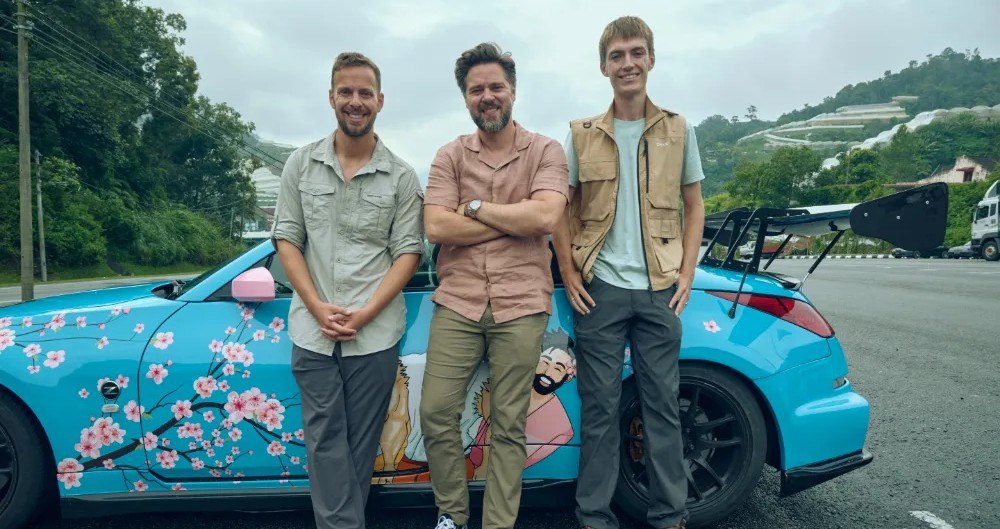 В Amazon подтвердили слухи о возвращении автомобильного шоу The Grand Tour которым раньше занимались Джереми Кларксон Джеймс Мэй и Ричард Хаммонд Компания также огласила тройку новых ведущих среди них оказались авторы популярного канала Throttle House   dtf ru cinema 4764886