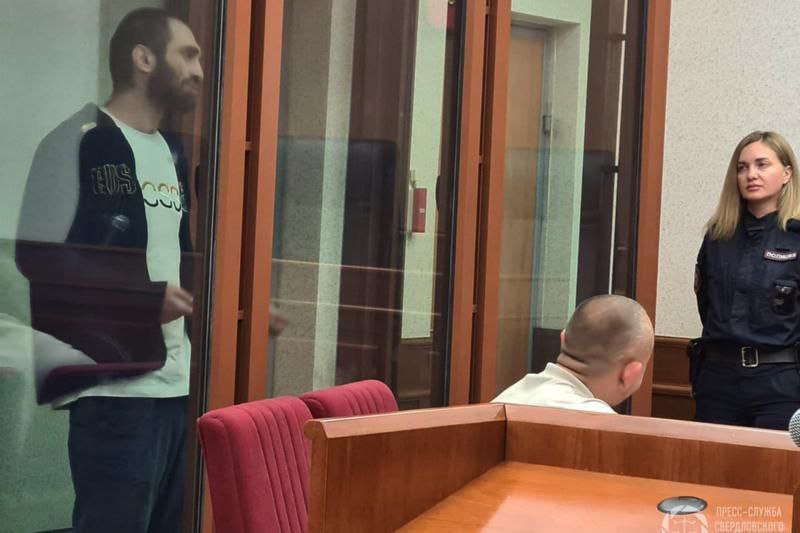 Фигурант дела о первой национализации в стране лишился всего имущества В Свердловском облсуде началось заседание по уголовному делу «смотрящего» за регионом Марселя Гасанова. Ему предъявлены обвинения по статьям «Занятие высшего положения в преступной иерархии», «Публичное оскорбление представителя власти при исполнении», «Угроза сотруднику учреждения пенитенциарной системы». Гасанов частично признал свою вину по двум последним статьям, а от причастности к преступной иерархии открещивается.