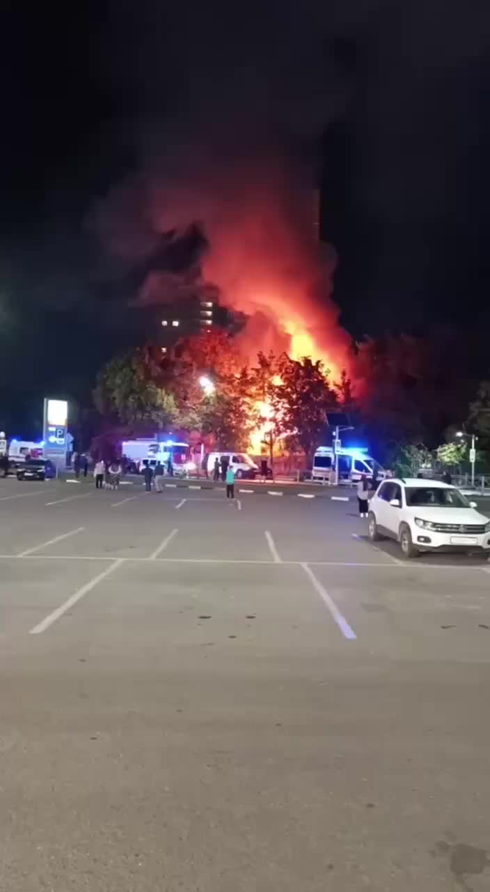 Очевидцы спасли людей из горящего дома в Раменском