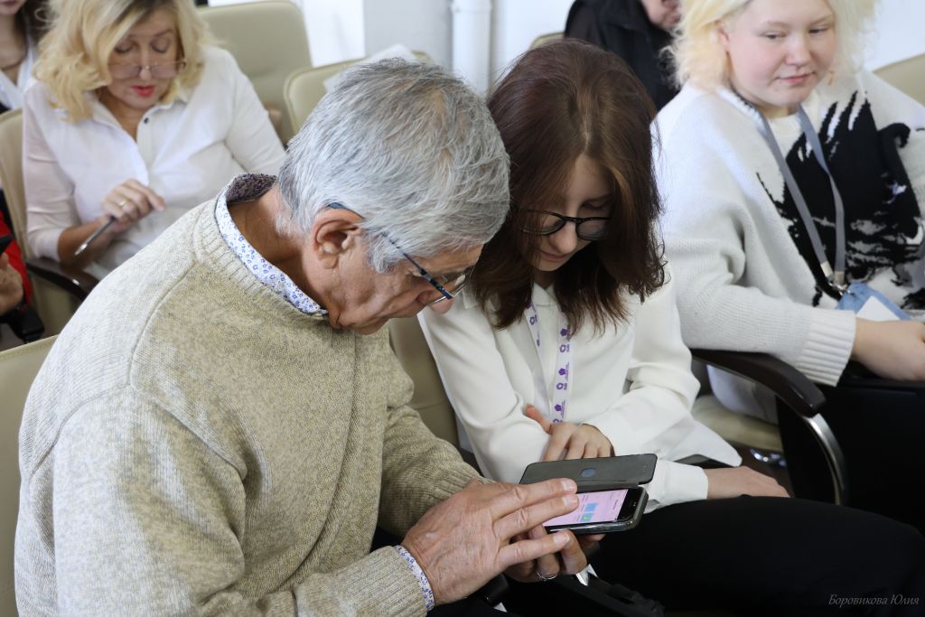 Южноуральцы смогут получать на Госуслугах уведомления о пропавших людях gubernia74 ru articles society 1136747 Новая функция портала Госуслуги начнет действовать в следующем году По мнению главы федерального Минцифры Максута Шадаева сервис поможет вовлечь в поиски пропавших людей максимальное количество неравнодушных активистов Чем больше мы можем вовлечь активных пользователей тем будет лучше обратил внимание министр на открытии межрегионального форума ЛизаАлерт Мы считаем что со следующего года сможем эту опцию запустить t me chgub