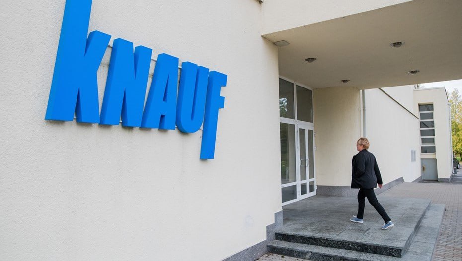 Knauf не смог продать российский бизнес из за отказа потенциального покупателя При этом немецкий производитель стройматериалов Knauf не отказывается от намерения избавиться от российских активов Компания продолжает изучать возможные варианты вывода бизнеса из РФ Российские предприятия в настоящий момент управляются местным менеджментом обособленно от всего холдинга В Knauf подчеркнули что не получают прибыли от российского бизнеса с момента объявления о продаже и строго соблюдают действующие санкции Сергей Ермохин ДП Подписаться на DP RU