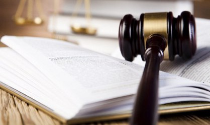 Суд прекратил производство по иску "Ильюшина" на 2,6 млрд руб. к страховым компаниям  Арбитражный суд Москвы прекратил производство по иску ПАО "Авиационный комплекс им С.В. Ильюшина" к четырем страховым компаниям на сумму 2,6 млрд рублей. Об этом сообщает "Интерфакс" со ссылкой на данные в материалах судебной картотеки.  Решение принято в пятницу, материалы с подробностями не опубликованы  дело рассматривалось в закрытом режиме .  Иск был подан в октябре 2024 года. Ответчиками выступали ООО СК "НСГ", АО "СОГАЗ", САО "ВСК" и СПАО "Ингосстрах". В качестве третьих лиц были привлечены АО "РНПК", Минобороны, Минпромторг и АО "ОДК".  aviaru.net/n286458