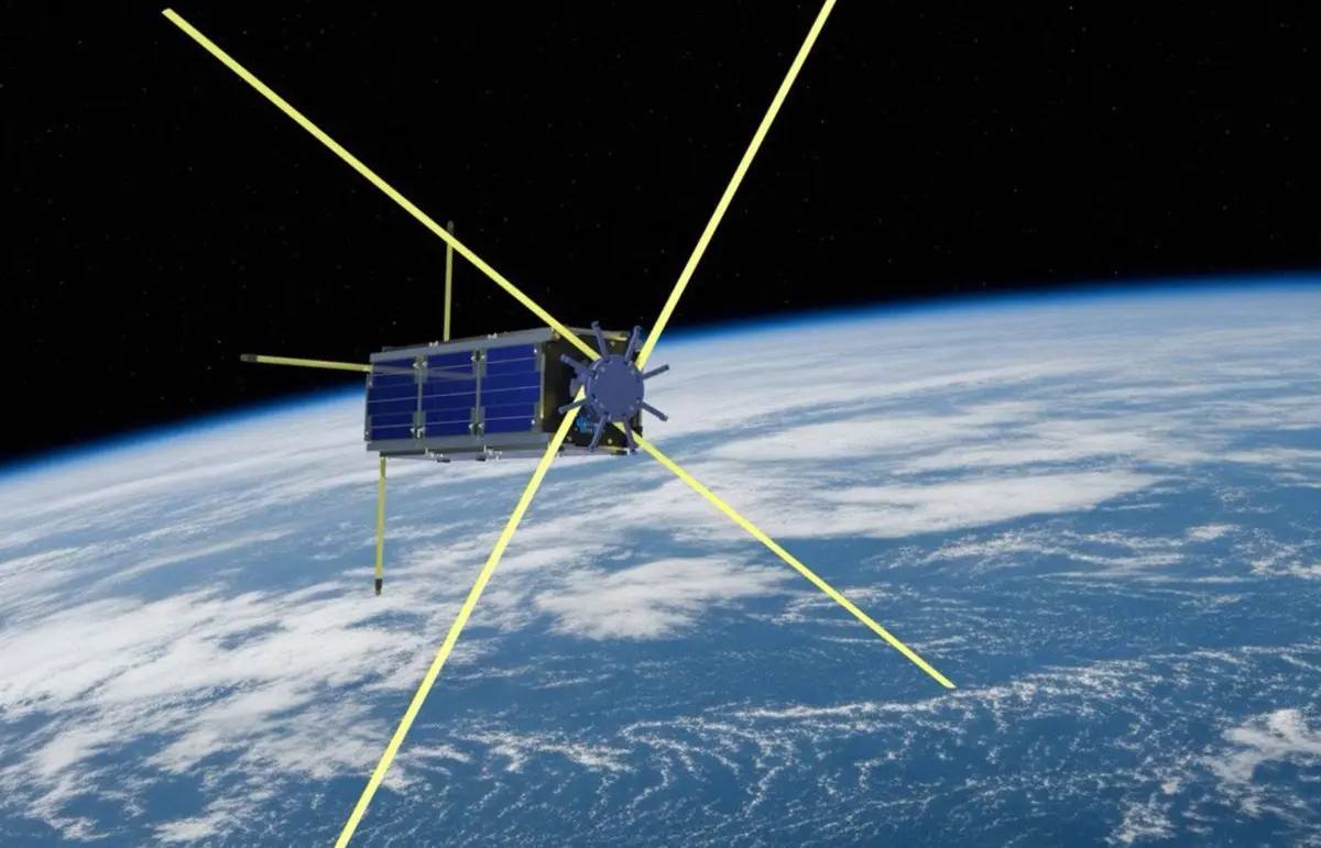 Кубсат ИнноСат3 начал отслеживать морской трафик по всему миру Спутник ИнноСат3 компании Геоскан приступил к работе по приёму сигналов автоматической идентификационной системы АИС для морских и речных судов С помощью спутниковой АИС можно отслеживать положение скорость и направление движения судов в реальном времени На борту спутника установлены два независимых приёмника АИС с разной компонентной базой Они работают одновременно по двум международным каналам AIS1 и AIS2 на частотах 161 975 и 162 025 МГц Приёмники получают данные о судне в формате NMEA идентификатор размеры курс скорость географические и временные координаты За два часа ИнноСат3 обрабатывает более 23 000 сообщений Антенный модуль спутника оснащён двумя полуволновыми диполями которые разворачиваются из рулона после вывода на орбиту Летные испытания показали готовность приёмников к эксплуатации а результаты станут основой для развития орбитальной группировки и морских сервисов отметил Александр Хохлов руководитель проектов малых космических аппаратов Геоскана Подпишитесь на Электричку
