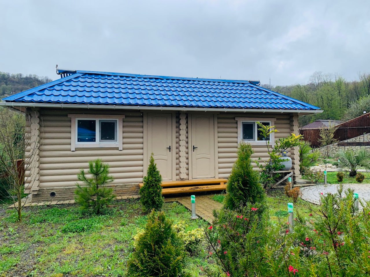 С 1 марта в России изменятся правила использования дачных участков Федеральный закон 295 вводит единый порядок определения и изменения видов разрешенного использования ВРИ учитывающий градостроительные регламенты Для владельцев участков процедура определения и смены вида разрешенного использования существенно упростится Во многих случаях она будет носить уведомительный характер без необходимости получать дополнительные разрешения Арендаторам будет сложнее использовать землю не по назначению Кубанские Новости Мы в MAX