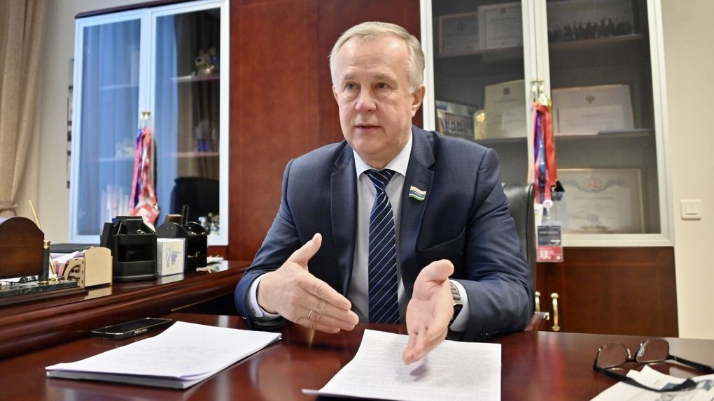 Внезапно ушедшему в правительство свердловскому депутату нашли замену Председателем комитета по экологии станет депутат от Единой России Михаил Ершов Вопрос о его назначении внесли в повестку заседания регионального парламента на 28 октября сообщил источник корреспондента 66 RU Предыдущий глава комитета Сергей Никонов стал заместителем губернатора Фото Полина Зиновьева Областная газета   Новости из Екатеринбурга