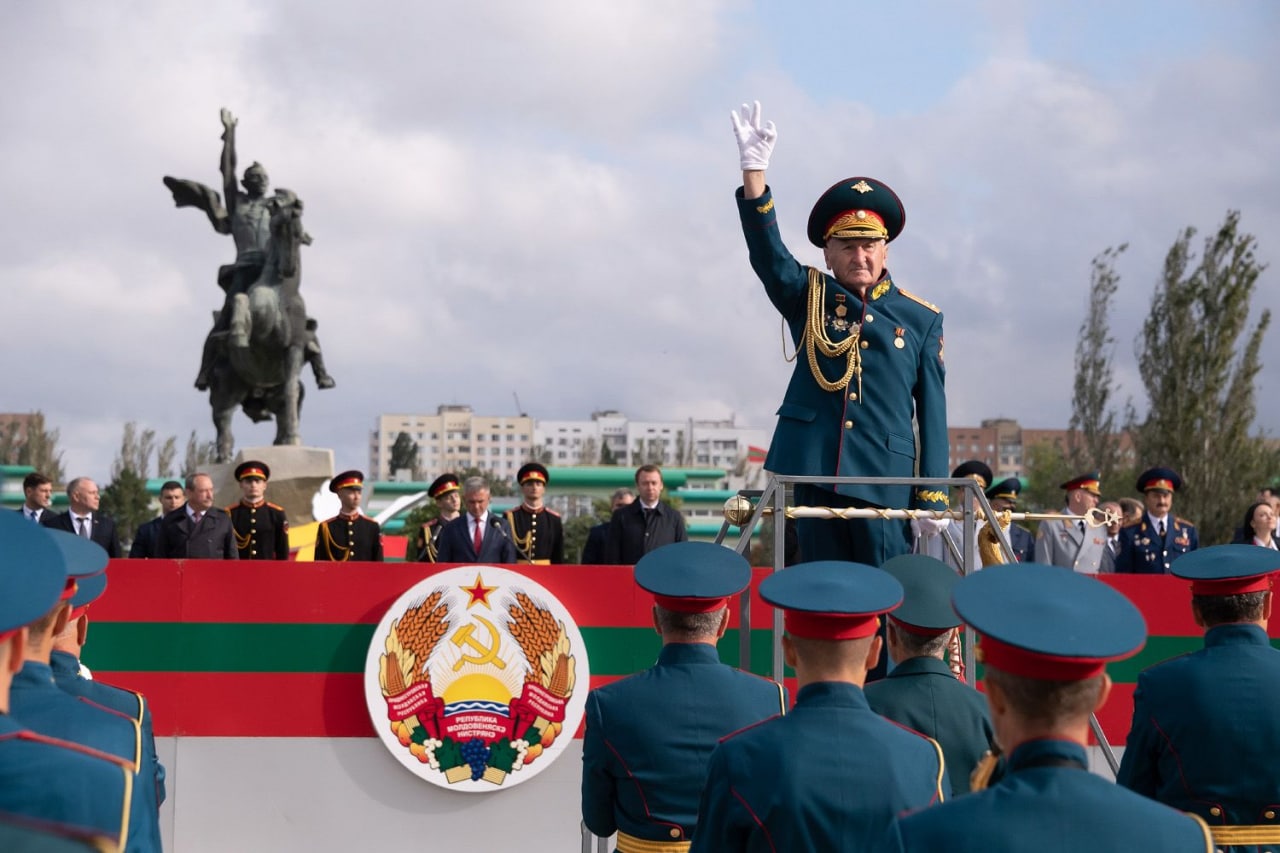 2 сентября 2025 года на главной площади Тирасполя состоится военный парад в честь провозглашения республики Президент ПМР Вадим Красносельский призвал молодежь прийти на мемориалы принять участие в митингах и памятных мероприятиях