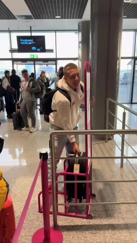 Турист стал заложником калибратора Wizz Air из-за багажа