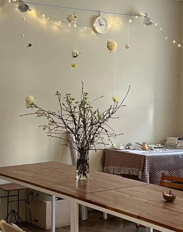 В творческой студии Тепло пройдет маркет 15 ноября студия Тепло отметит переезд в новое пространство осенним маркетом Участие в нем примут мастера производящие украшения керамику свечи декор аксессуары и товары для дома Делимся расписанием 12 00 13 00 открытие маркета и чайная церемония 13 30 14 30 мастер класс по мозаике 14 30 розыгрыш подарков 15 00 16 00 роспись кашпо 16 00 розыгрыш 16 30 17 30 создание свечи 17 30 розыгрыш 18 00 19 00 чайная церемония и закрытие маркета 18 30 розыгрыш Студия расположена по адресу ул Сибгата Хакима 5а Вход свободный kazandetki