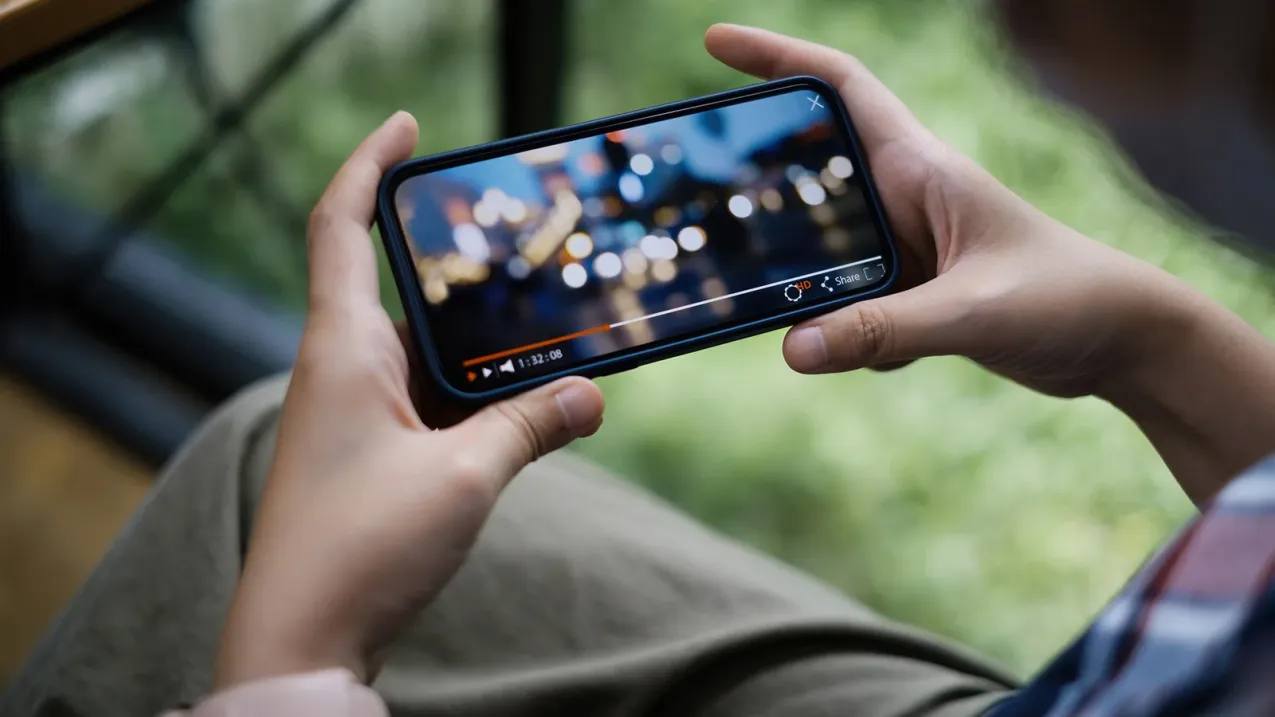 В отношении сразу нескольких руководителей российских онлайн кинотеатров составили административные протоколы о пропаганде ЛГБТ международное движение ЛГБТ признано в России экстремистским и запрещено Среди них менеджеры Кинопоиска Иви Амедиатеки и других платформ Getty Images