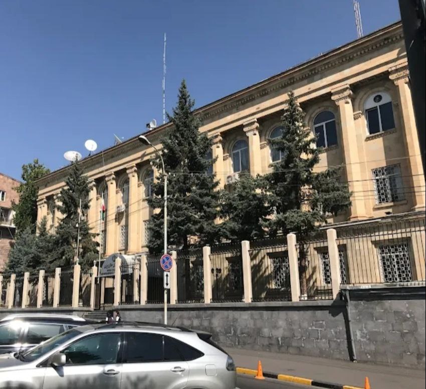 В посольстве Ирана в Армении откроется Книга соболезнований в память о жертвах взрыва и пожара в порту Шахид Раджаи. Об этом сообщили в посольстве Ирана в Армении. Часы, когда возможно сделать запись: 30 апреля с 10:00 до 13:00 и с 15:00 до 17:00.