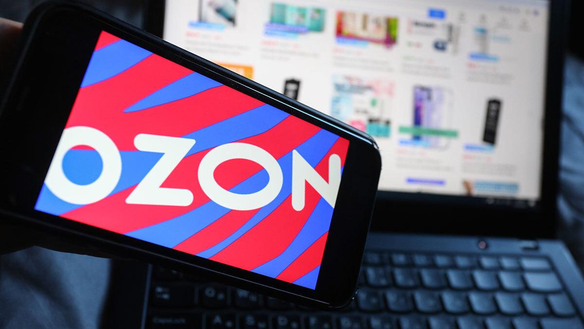 ВКонтакте и Ozon запустят новый инструмент для рекламы в авторском контенте. Через платформу VK AdBlogger авторы смогут выбрать интересный им товар с Ozon, сделать с ним нативную публикацию и получить процент с продажи. Продавцы выигрывают за счет показов товара в контенте широкой аудитории, плюс будет предусмотрена оплата блогеру за конкретный результат в виде продаж. Пользователи же смогут мгновенно перейти к покупке прямо из авторского поста. Всё ради бесшовного покупательского опыта. Инструмент пока в тесте, но скоро расползётся по рынку.
