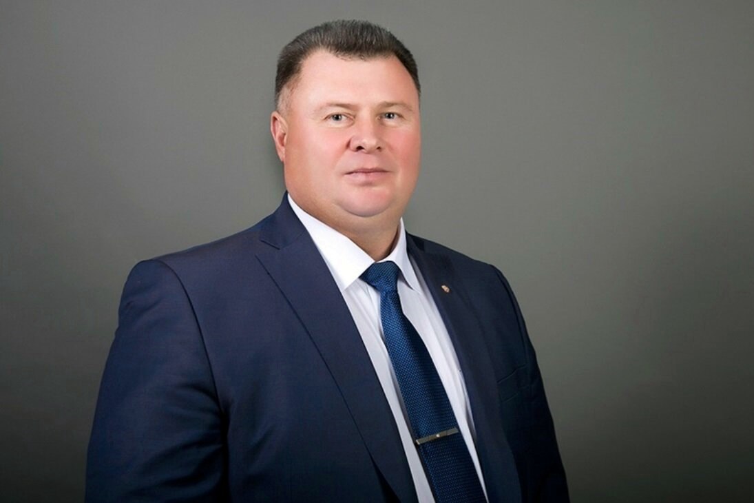 В Министерстве транспорта и дорожного хозяйства Владимирской области — новый руководитель С сегодняшнего дня ведомство возглавляет Владимир Перцев. Соответствующее распоряжение подписал Губернатор Александр Авдеев. Владимир Николаевич родился в Белгородской области. Имеет высшее образование, учёную степень кандидата экономических наук. С 1990 года – на муниципальной и государственной службе. Работал в том числе главой администрации г.Грайворона, Ракитянского и Белгородского районов, руководителем Администрации Губернатора Белгородской области.