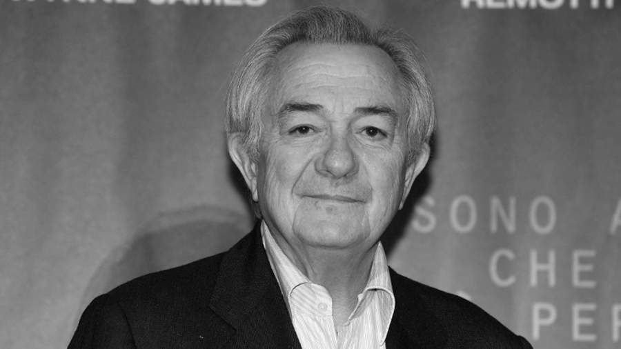 Умер итальянский актер Ремо Джироне звезда Спрута и Ford против Ferrari В Монако на 77 м году жизни скончался итальянский актер Ремо Джироне известный ролями в культовых фильмах и сериалах среди которых Ford против Ferrari Великий уравнитель 3 Убивая Еву Рай и легендарный сериал Спрут Мировую известность Джироне принесла роль Тано Каридди харизматичного мафиози из Спрута ставшего одним из самых узнаваемых злодеев итальянского телевидения Позже актер успешно работал в Голливуде снявшись в фильме Джеймса Мэнголда Ford против Ferrari и в ленте Антуана Фукуа Великий уравнитель 3 За свою карьеру Ремо Джироне сыграл более чем в 50 фильмах и телесериалах оставив заметный след в итальянском и мировом кинематографе Telegram Instagram Facebook Читать на узбекском