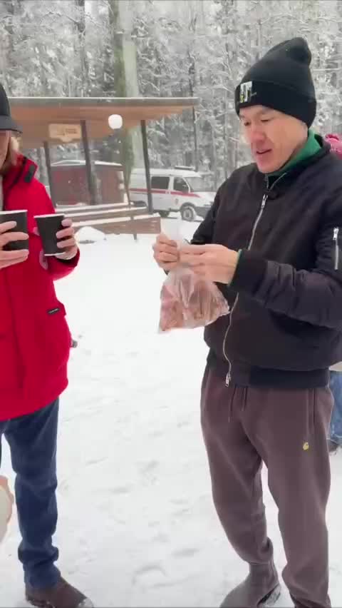 Дмитрий Маликов попробовал бурятские боовы во время съемок с Баяром Барадиевым