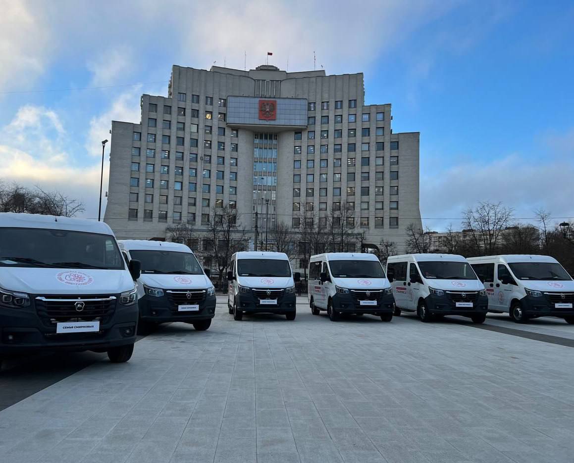 Георгий Филимонов: С 2024 года реализуемновую меру социальной поддержки «Транспорт для многодетных семей». В 2024 году обеспечили автомобилями семьи, воспитывающие 8 и более детей, такую поддержку получили 37 семей. В этом году автомобили получат семьи, воспитывающие 7 и более детей, – 32 семьи. Правительство Вологодской области
