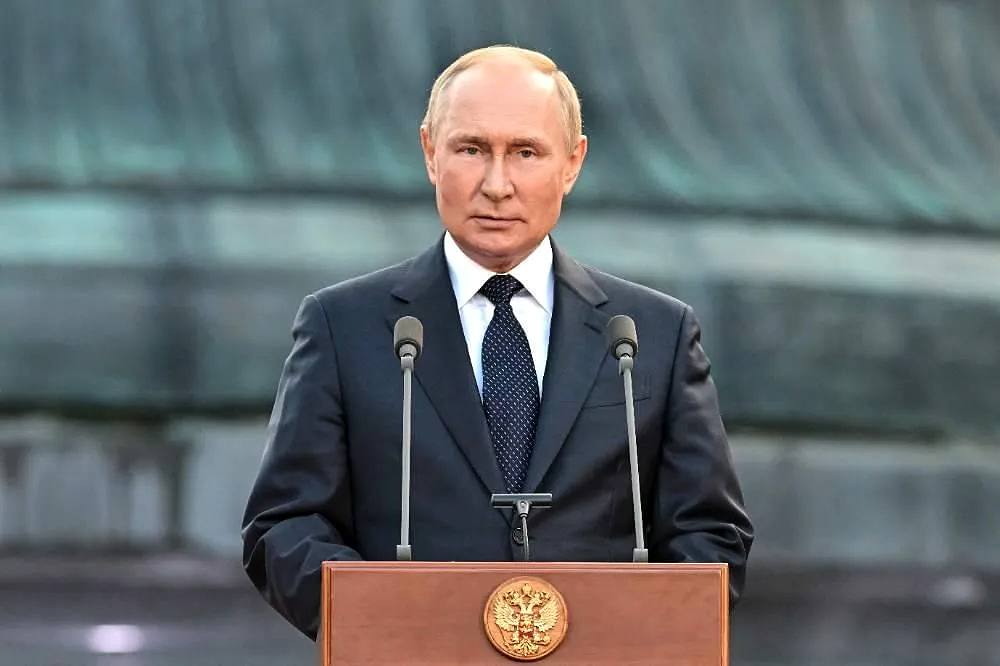 Президент подписал закон о запрете искажения религиозных символов в СМИ и рекламе Владимир Путин подписал закон о запрете искажения религиозных символов в СМИ, рекламе и интернете, соответствующий документ размещен на сайте официального опубликования правовой информации. Законом устанавливается запрет на использование изображений и иных форм воспроизведения культовых зданий и других объектов религиозного назначения, официальных геральдических знаков, их узнаваемых частей, содержащих на момент воспроизведения религиозные символы религий, без данных символов. Соответствующий запрет вводится в СМИ, в интернете, при продаже товаров, выполнении работ, оказании услуг и в рекламе. В отношении религий, указанных в преамбуле законодательства о свободе совести и о религиозных объединениях: христианства, ислама, буддизма, иудаизма и других религий, составляющих неотъемлемую часть исторического наследия народов России.