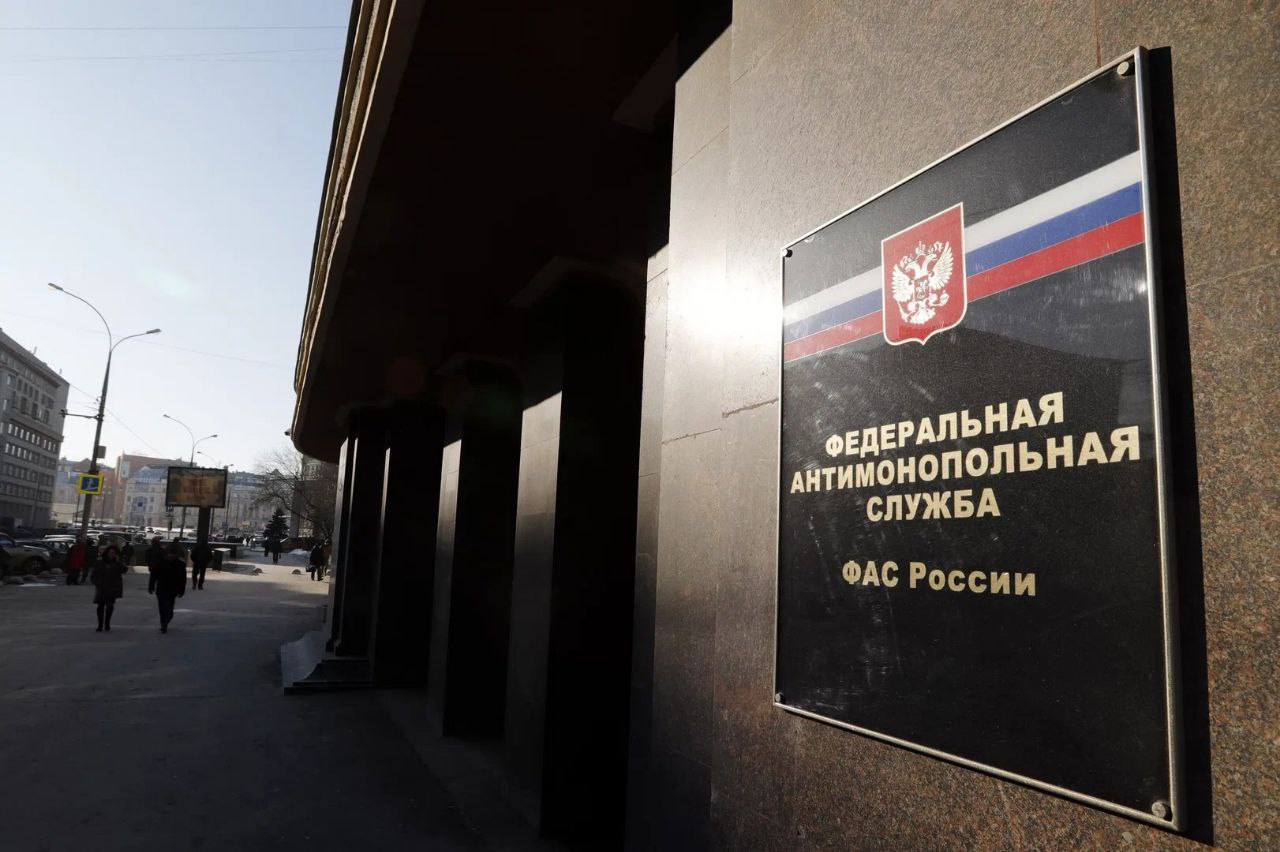 Надбавки к тарифу РЖД в виде индексации порожнего пробега вагонов и перевозок контейнеров будут сохранены в 2026 году Это следует из опубликованного проекта приказа Федеральной антимонопольной службы Тарифы на контейнерные перевозки также будут проиндексированы на 5 PROtransport