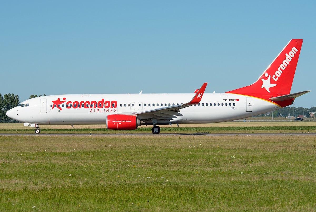Турецкая Corendon Airlines может начать летать в Горно Алтайск Замглавы Росавиации Алексей Буевич обсудил с представителями перевозчика планы по расширению маршрутной сети авиакомпании и увеличению количества рейсов между Россией и Турцией О каких ещё городах шла речь не уточняют Росавиация также предложила перевозчику открыть в России аккредитованное представительство для повышения эффективности и качества работы Corendon Airlines выполняет в основном чартерные рейсы в составе турпакетов российских операторов Сейчас авиакомпания летает в Анталью из Москвы Петербурга Екатеринбурга Казани Нижнекамска Оренбурга и Нижнего Новгорода а с 12 августа запустили также рейсы из Оренбурга Нижнего Новгорода и Челябинска В июле в аэропорту Горно Алтайска открыли международный терминал но пока регулярных рейсов заграницу там нет