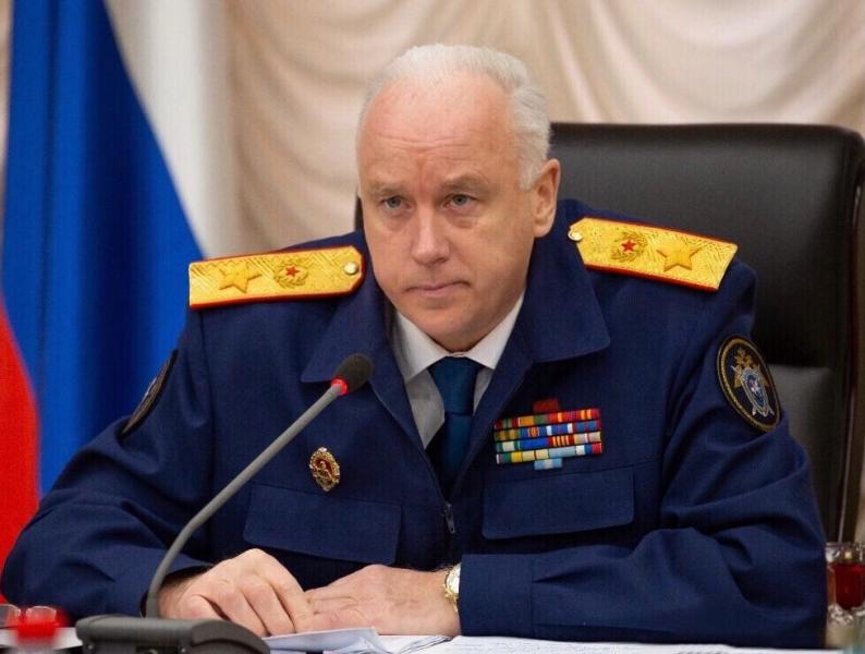 Глава СК России Александр Бастрыкин поручил доложить о результатах проверки по обращению жительницы Кирова о нарушении прав ребёнка-инвалида на качественное медицинское обеспечение. Мать 13-летнего мальчика, страдающего заболеванием, обратилась в Информационный центр СК России. С июня прошлого года её сын принимал таргетную терапию определённым препаратом по решению врачебной комиссии. Однако в феврале этого года лекарство заменили на аналог, что привело к ухудшению состояния подростка и побочным эффектам. Обращения в различные инстанции не принесли результатов. СУ СК России по Кировской области проводит процессуальную проверку. Александр Бастрыкин поставил её на контроль в центральном аппарате ведомства. Фото: sledcom.ru