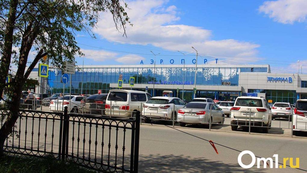 В Омске на 12 часов задерживается рейс в Сочи Сегодня 2 ноября в аэропорту Омск Центральный им Д М Карбышева из за позднего прибытия борта объявлена длительная задержка рейса Северного ветра Nordwind в Сочи Вылета ожидают свыше 160 пассажиров Вместо отправления рейса в 8 05 самолёт отправится только в 19 50 Западно Сибирская транспортная прокуратура проводит надзорные мероприятия и напоминает при задержке рейса пассажиры имеют право на питьевую воду питание при длительном ожидании доступ к связи и другие услуги согласно правилам перевозчика и закону Om1 Омск в MAX