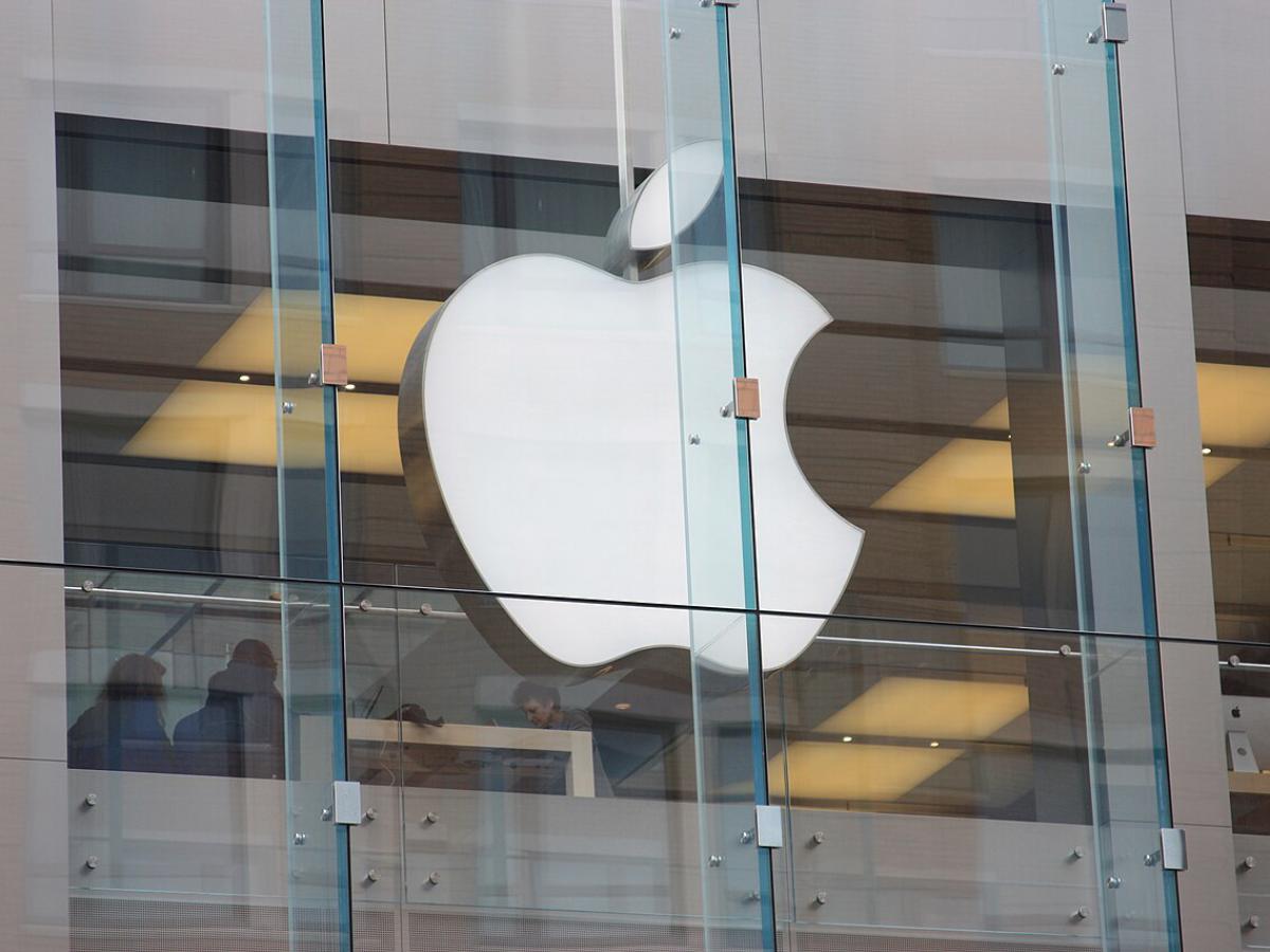 Вернут ли акционеры свои миллиарды? Судебная битва вокруг Apple Apple столкнулась с новым ударом: группа инвесторов обратилась в суд с коллективным иском, утверждая, что руководство компании, включая генерального директора Тима Кука, ввело рынок в заблуждение, когда речь шла о внедрении технологий искусственного интеллекта в продукцию Продолжить чтение » Новости экономики и бизнеса. Подписка