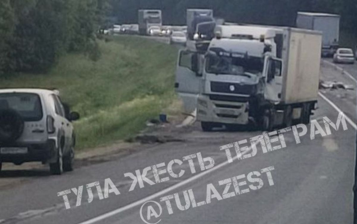 В Тульской области сотрудник МЧС России погиб при ликвидации последствий ДТП Как сообщает пресс-служба региональной Госавтоинспекции, трагедия произошла сегодня, 1 июня, в 03:45. Подробнее Подписаться