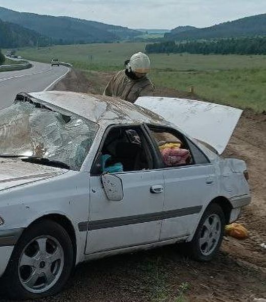В Бурятии на федеральной трассе перевернулась «Тойота» Сразу пять человек получили травмы в ДТП, случившемся сегодня около 11 часов утра в Тарбагатайском районе. Как сообщает «Тарбагатай-инфо.24/7», на федеральной трассе в двух километрах от села Десятниково перевернулся автомобиль «Тойота Карина». Всех пострадавших доставили в Тарбагатайскую ЦРБ. #Бурятия Сообщить нам свою новость можно по кнопке: Письмо в редакцию