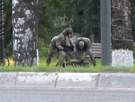 В Калуге пресекли деятельность организаторов канала незаконной миграции   По информации МВД России, на территории Калуги и Москвы задержаны подозреваемые по делу об организации канала незаконной миграции и легализации иностранных граждан на территории нашей страны.