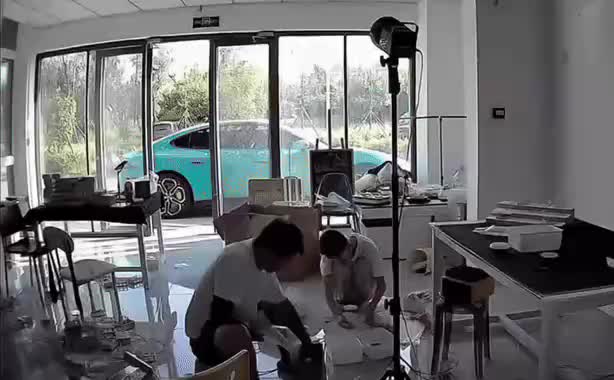 Электрокар Xiaomi SU7 самостоятельно уехал от владельца, вызвав вопросы о безопасности