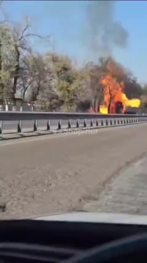 На трассе М 34 в Сырдарьинской области произошел пожар грузовика