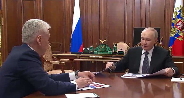 Владимир Путин проводит встречу с мэром Москвы Сергеем Собяниным Президент РФ подчеркнул, что у столицы хорошие показатели по всем направлениям, в том числе по инвестициям. Подпишись на «Говорит Москва»
