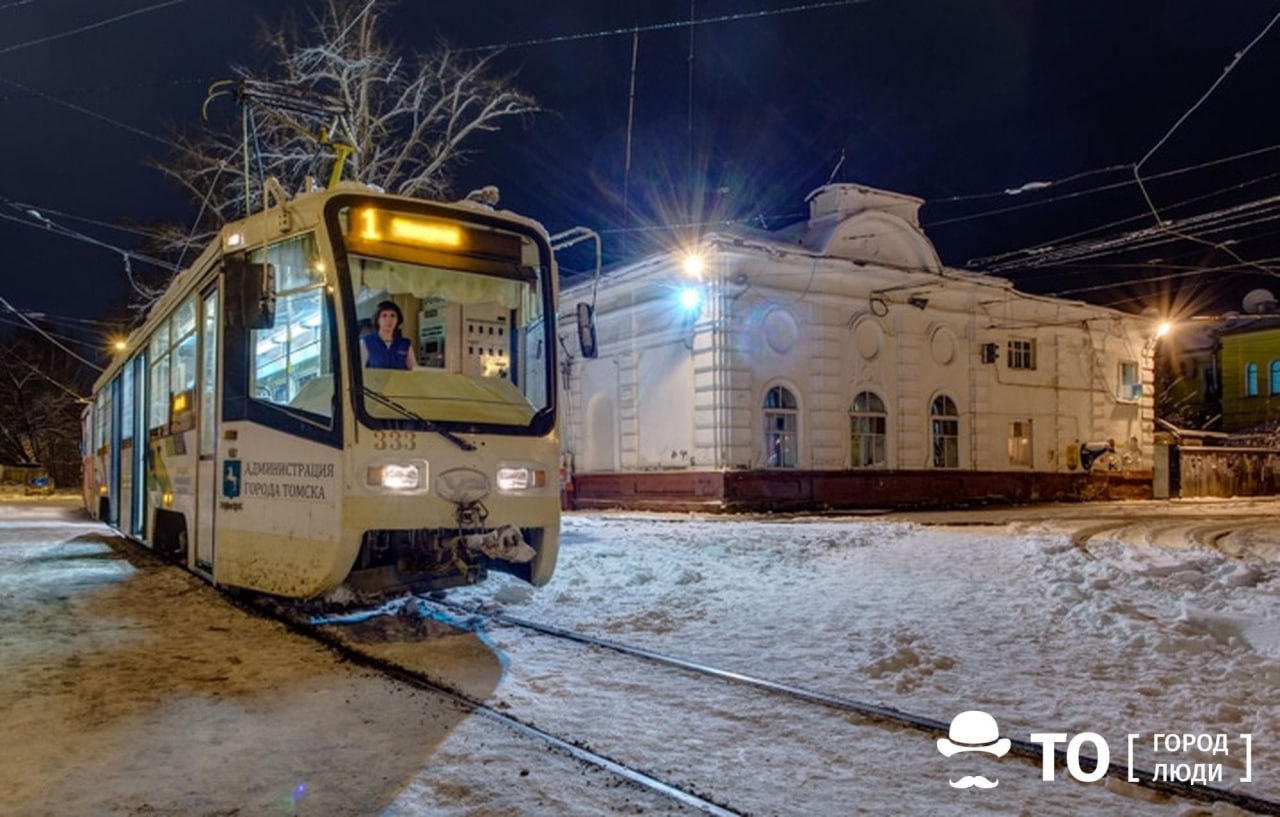 В этом году в Томске будет больше новогоднего транспорта   На линию выйдут восемь троллейбусов и восемь трамваев, украшенных светодиодной лентой. Планируется, что это произойдет в день включения главной городской ёлки на Ново-Соборной площади — 14 декабря.