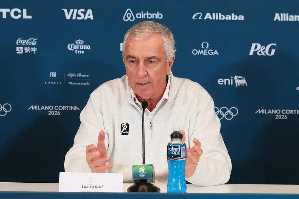 Чемпион ОИ заявил что Тардиф не заслужил включения в Зал славы IIHF Глава Международной федерации хоккея IIHF Люк Тардиф не заслужил включения в Зал славы организации Такое мнение РИА Новости высказал олимпийский чемпион обладатель Кубка Стэнли и вице президент КХЛ Валерий Каменский По моему мнению он этого не заслуживает Я не знаю что он сделал такого чтобы заслужить включение в Зал славы сказал Каменский Француз будет введен в Зал славы IIHF в категории Функционер Торжественная церемония состоится во время майского чемпионата мира в Швейцарии Тардиф покинет пост президента IIHF в октябре 2026 года и не будет баллотироваться на новый срок Француз возглавляет организацию с сентября 2021 года когда он сменил Рене Фазеля Getty Images