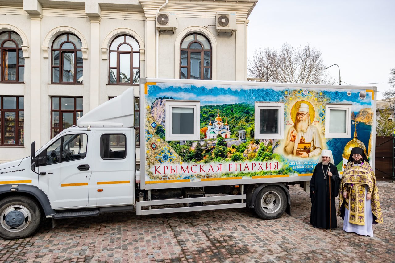 Крымская епархия передала Херсонской области медицинский автомобиль с диагностическим оборудованием Губернатор Владимир Сальдо сообщил, что технику направили в Верхнерогачикскую ЦРБ. По его словам, машина будет выезжать в небольшие населенные пункты. "Простая, нужная работа — чтобы здоровье было ближе к людям. Искренне благодарю митрополита Симферопольского и Крымского Тихона за помощь. Такой вклад дорогого стоит", — отметил глава региона. ПОДПИСАТЬСЯ НА ТАВРИЮ