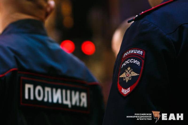 В ЛизаАлерт рассказали как нашли пропавшую девочку в Екатеринбурге 15 летняя студентка сумела самостоятельно выйти на связь с родными Девушка позвонила маме Девушка попросила телефон у неизвестного человека и смогла дозвониться маме К ней выехали добровольцы и полиция рассказали в поисковом отряде ЛизаАлерт Благодаря этому звонку масштабные поиски в которых участвовало более 30 человек были успешно завершены Студентка нашлась и была доставлена в полицию Проводится расследование обстоятельств случившегося EanNews