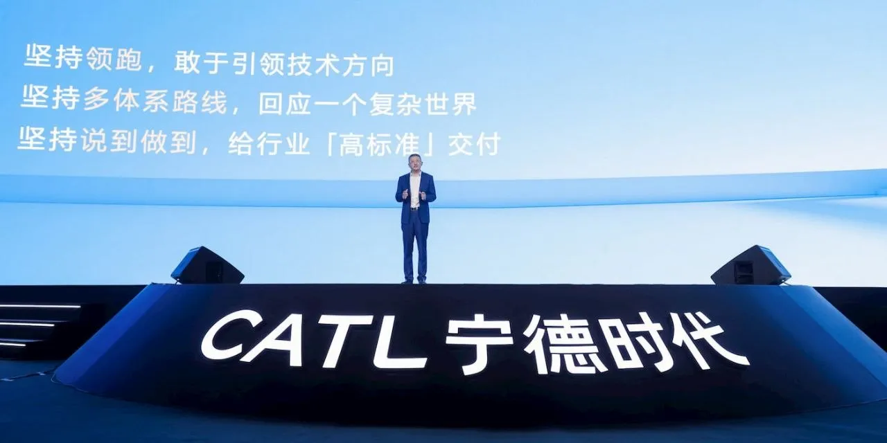 Наступает эпоха натрий ионных батарей Компания CATL заключила с интегратором систем хранения энергии Beijing HyperStrong контракт на поставку натрий ионных аккумуляторов мощностью 60 ГВтч Это значительный объем примерно половина общего объема батарей для хранения энергии отгруженных CATL за весь 2025 год Сделка по словам CATL доказывает что компания преодолела трудности всей цепочки массового производства натрий ионных батарей   EVforum MAX Наши чаты