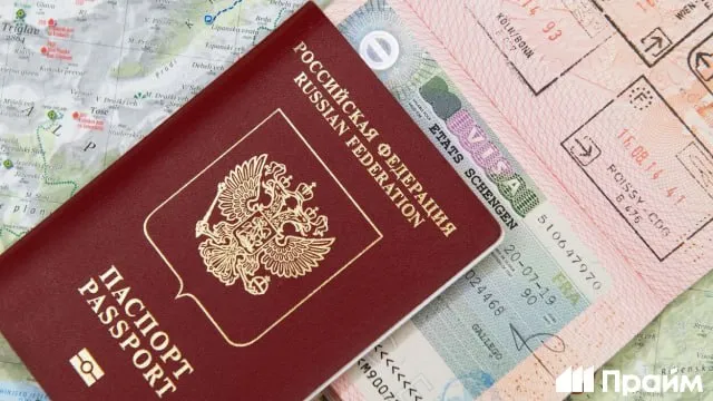 Какие страны чаще всего выдают шенгенские визы россиянам Чаще всего шенген россиянам открывают Испания Франция Италия и Греция рассказал РИА Новости эксперт Даниил Сергеев По его словам визу во Францию или Испанию можно получить примерно за три недели в Италии процесс затягивается до двух месяцев Греция оформляет визу быстрее примерно за две недели но здесь выше риск отказа и требуются уже выкупленные билеты с отелем Отказы в Греции чаще всего связаны с ошибками в документах или нехваткой средств на счету При этом Испанию и Францию он назвал лояльными странами которые редко отказывают Подписывайтесь на ПРАЙМ в MAX