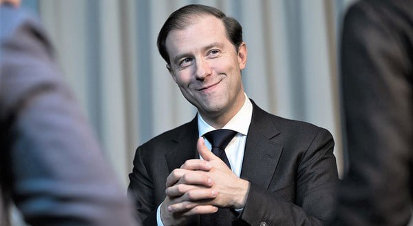 Первый вице премьер РФ Денис Мантуров в интервью РИА Новости У нас нет цели при помощи утильсбора закрыть рынок чтобы наши производители жили в условиях отсутствия конкуренции Правительство не ожидает резкого скачка цен на автомобили после изменения механизма расчета утильсбора Драматичного роста цен на автомобили у официальных дилеров спустя два этапа индексации утильсбора не произошло Доля российских автомобилей в продажах новых машин на отечественном рынке за январь сентябрь текущего года составила около 55 11 г г Почти все брошенные иностранцами автозаводы в России на сегодняшний день перезапущены 11 из 13 предприятий возобновили полноценную работу Меры государственной поддержки позволили начать производство в России автомобилей в высоком ценовом сегменте     smartlab news i 168575 SVAV AVAZ