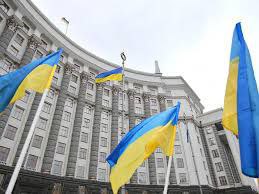На Украине предлагают законодательно запретить петь песни на русском языке. Сейчас запрещено только исполнение треков, авторы которых — россияне. Новый языковой омбудсмен Елена Ивановская пожаловалась, что в Киеве и Тернополе ограничили публичное использование «русскоязычного культурного продукта», но санкций не вводят.